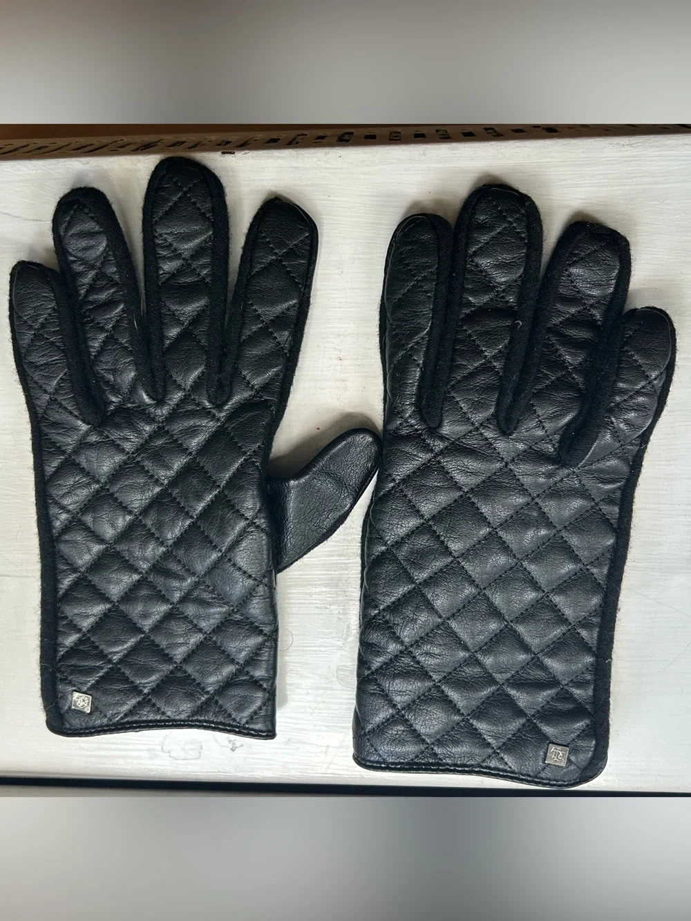 Quilted Black Leather Women’s Gloves